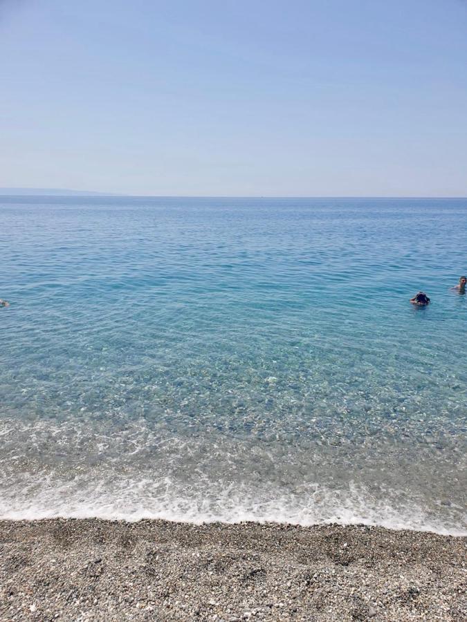 Vista Mare Su Tre Piani Con Giardino Falerna Exterior foto