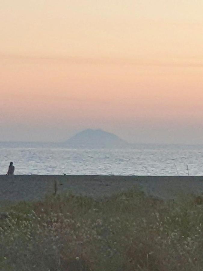 Vista Mare Su Tre Piani Con Giardino Falerna Exterior foto